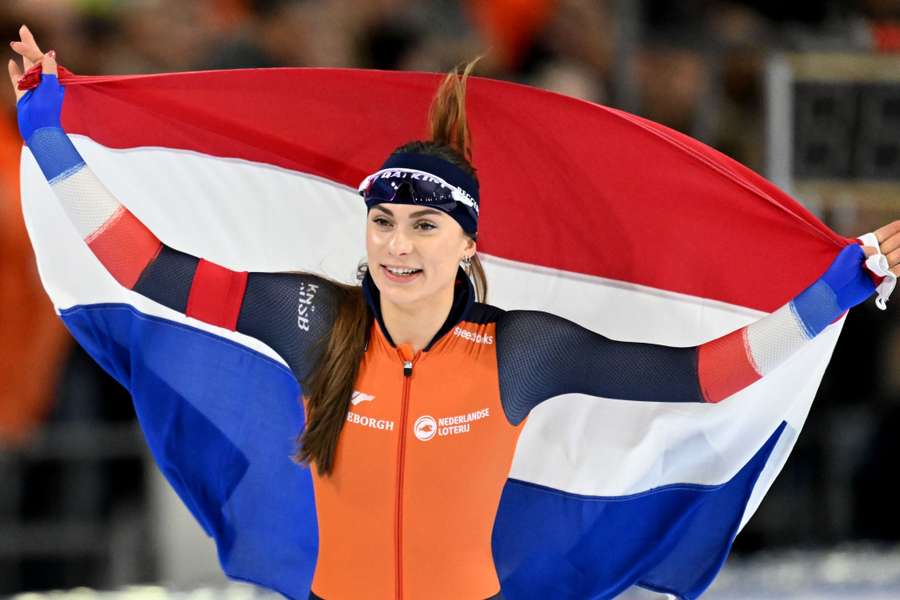 Femke Kok pakt eerste Nederlandse goud op 500 meter op de WK afstanden 