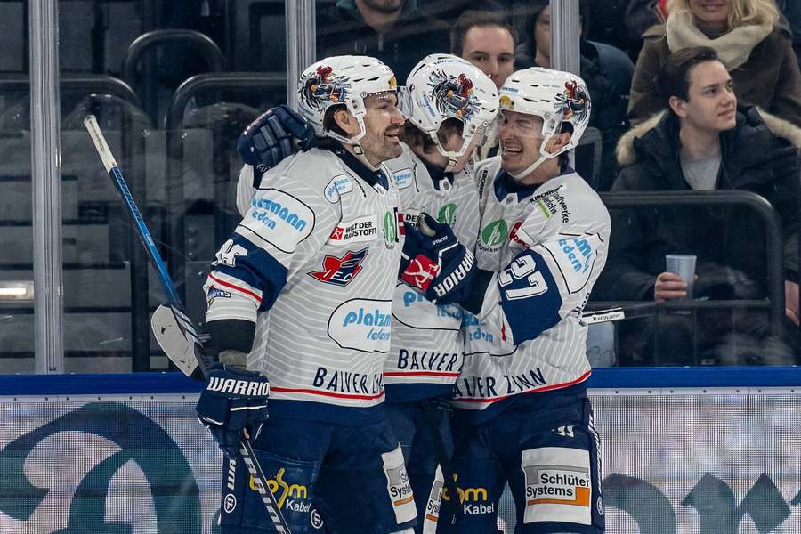 Die Roosters feiern in München einen wichtigen Sieg im Abstiegskampf