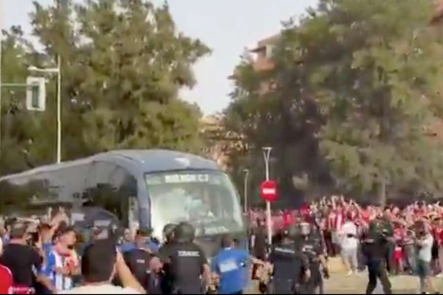 Autocarul celor de la Málaga a fost atacat cu pietre de către suporterii Almeriei