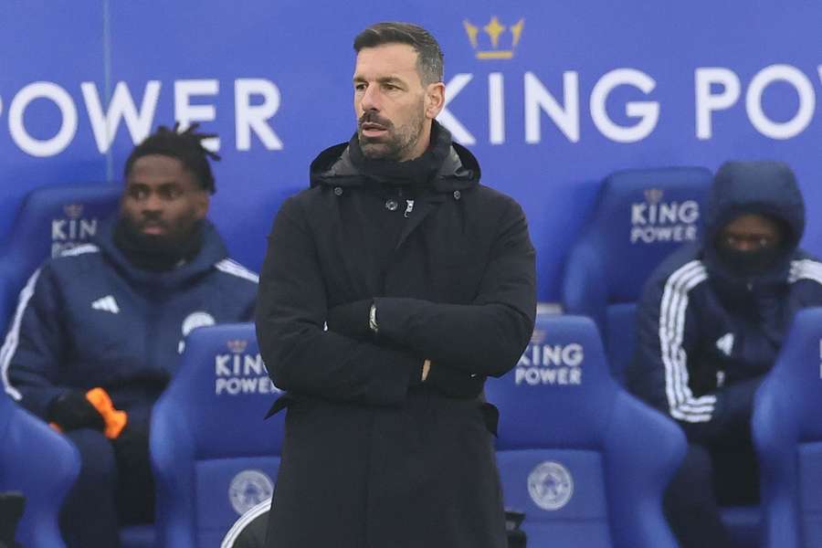 Fanúšikovia van Nistelrooya vypískali. 