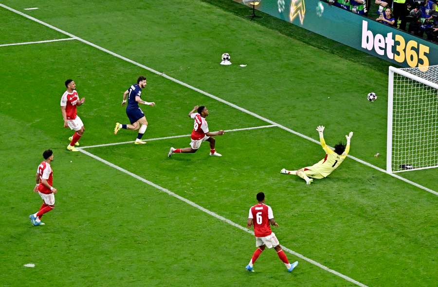 Il palo nega il 2-1