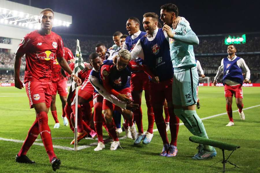 Jogadores do Braga comemoram gol de Sorriso