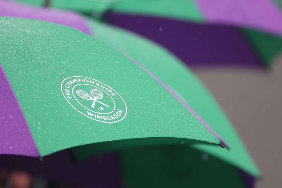 Het weer zit niet altijd mee tijdens Wimbledon