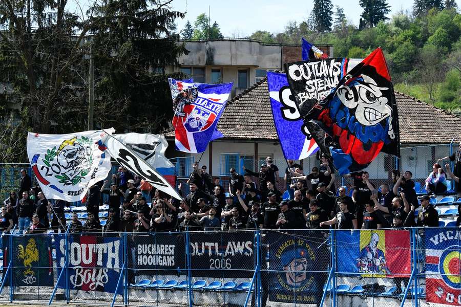 Adeptos do Steaua vão ter de continuar a apoiar a equipa no segundo escalão