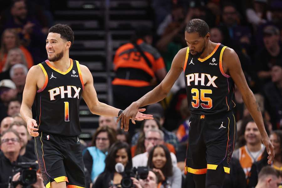 Booker y Durant, determinantes para los Suns.