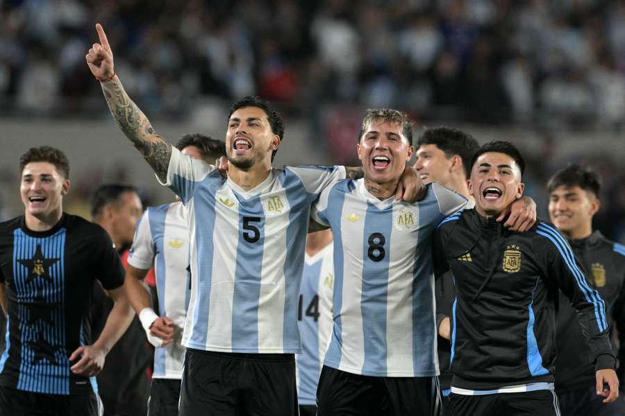I giocatori dell'Argentina esultano dopo la vittoria contro il Brasile