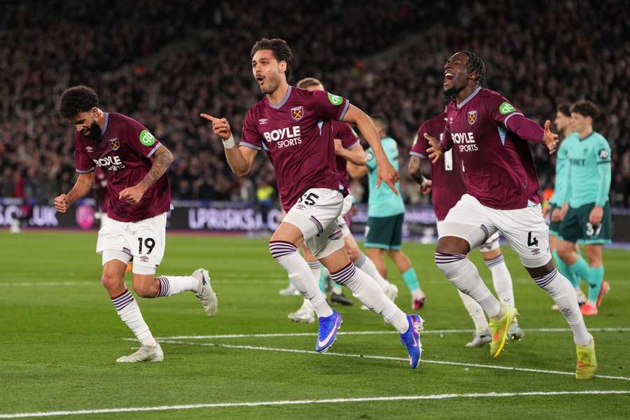 West Ham câștigă la scor și o trimite pe Tottenham pe loc retrogradabil
