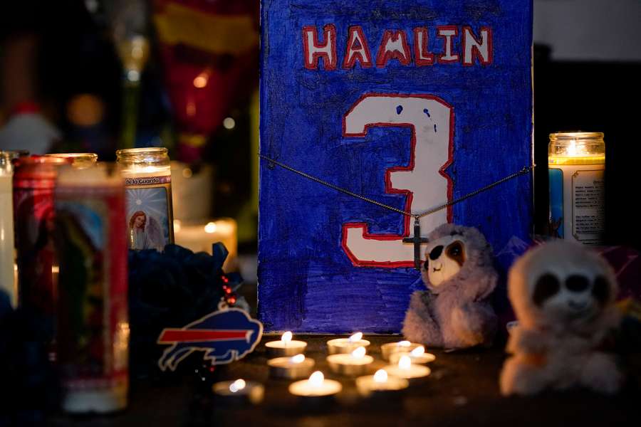 Fans across the world have been sending their love to Hamlin and his family