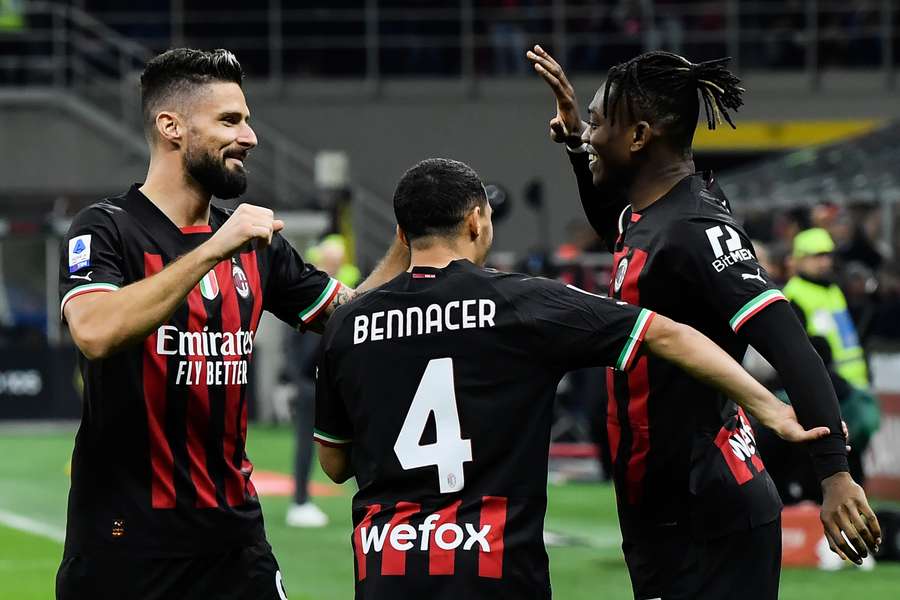 Dramatisk selvmål i overtiden gav AC Milan en heldig hjemmesejr over Fiorentina