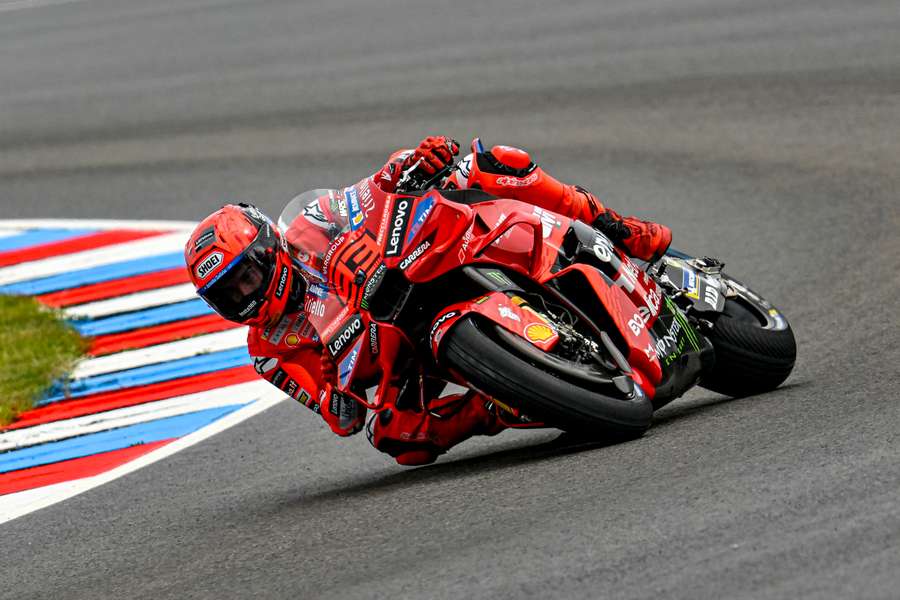 Marc Márquez se lleva el sprint en la República Checa por delante de Pedro Acosta