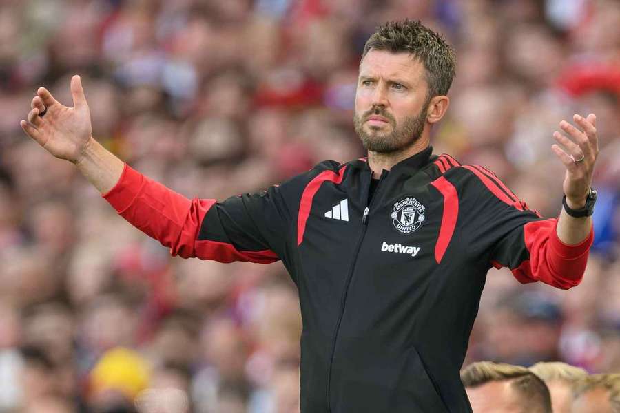 Carrick quer mais reforços Carrick quer mais reforços