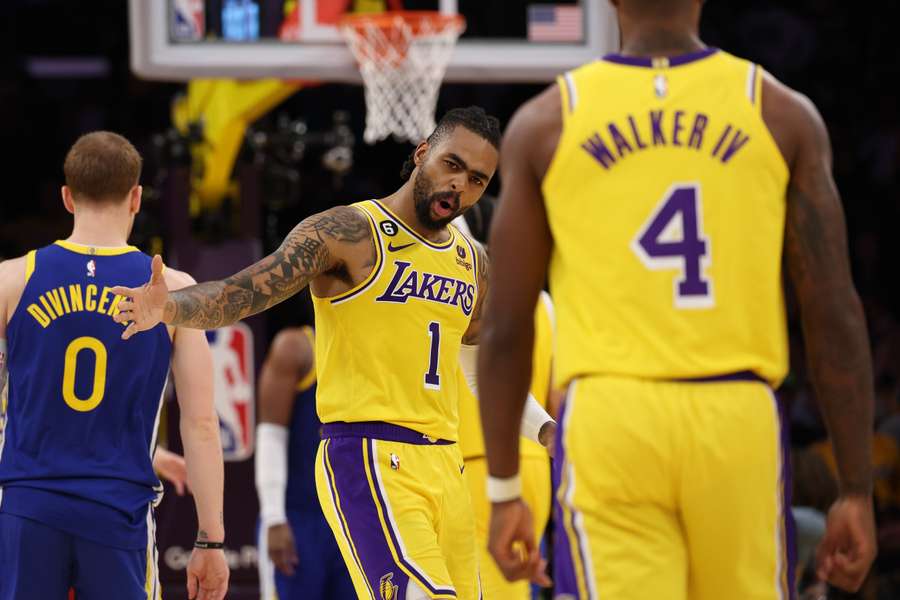 Lakers batem Warriors no fim e ficam a uma vitória da final do