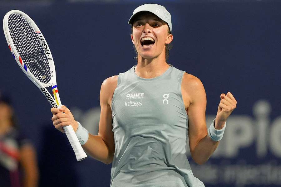 Tenis Flash: Świątek wygrywa w Toronto. Hurkacz i Majchrzak grają w Cincinnati