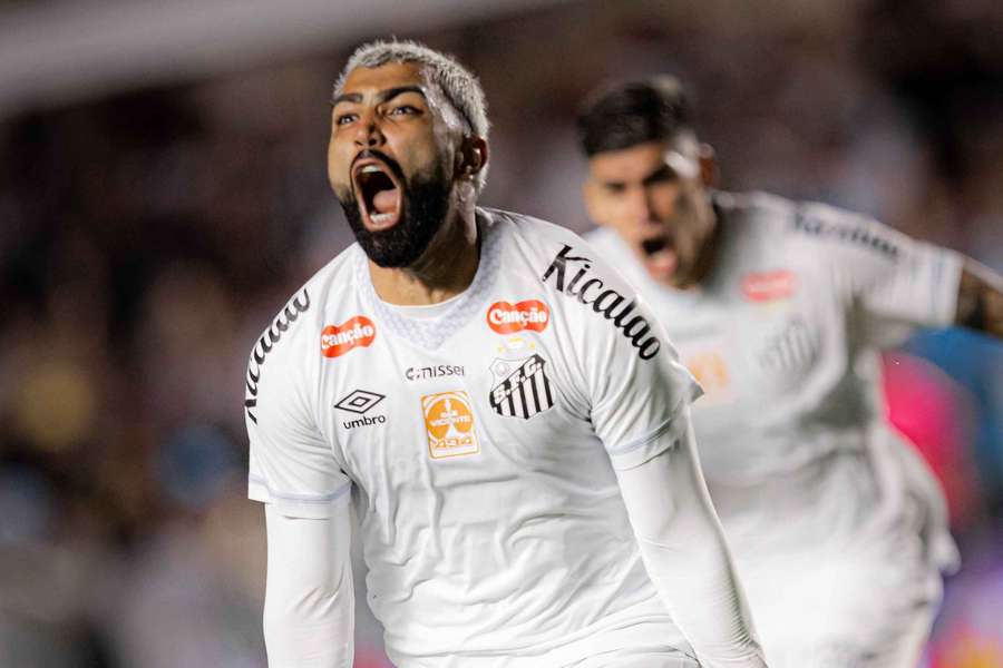 Gabigol fez o gol de empate do Santos contra o Corinthians Gabigol fez o gol de empate do Santos contra o Corinthians