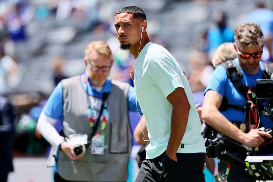 Petit warns Lacroix about "curse for French defenders at Chelsea" ahead of summer move