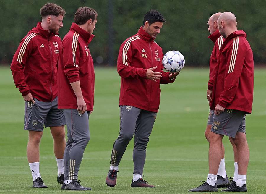 Arteta tem dúvida para escalar goleiro titular no clássico de Londres