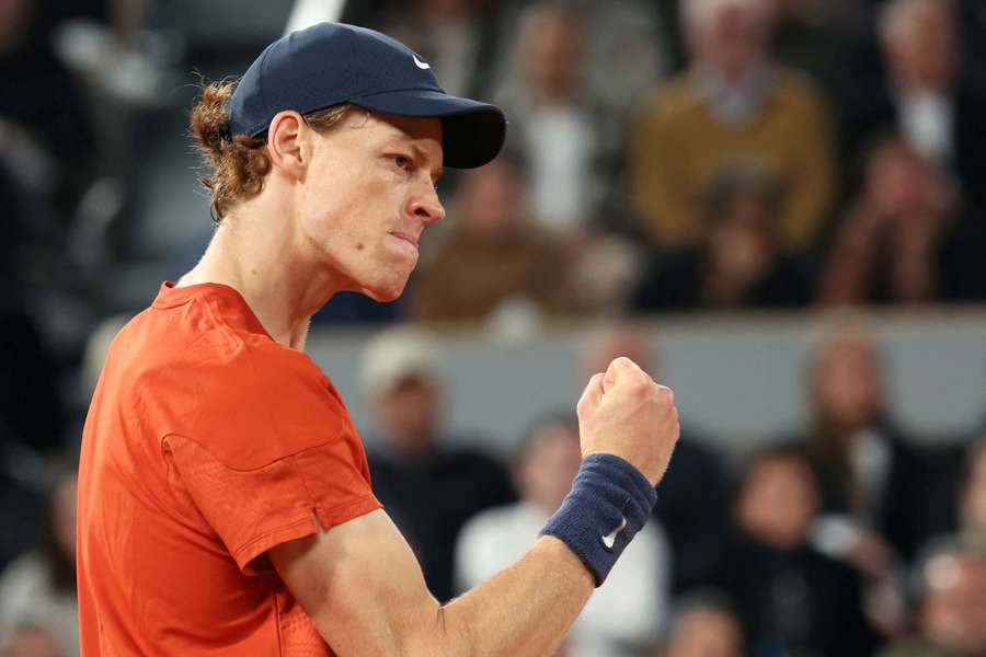 Jannik Sinner bejubelt den Einzug in die Runde der letzten Acht bei den French Open.