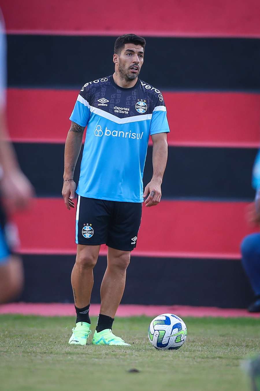 O uruguaio em treino antes do jogo