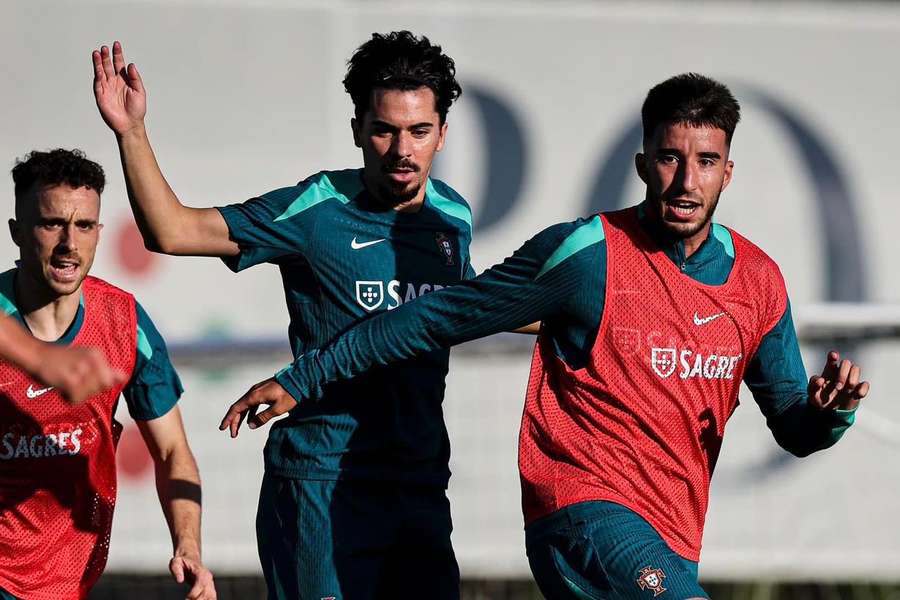 Diogo Jota, Vitinha e Gonçalo Inácio durante o treino da Seleção