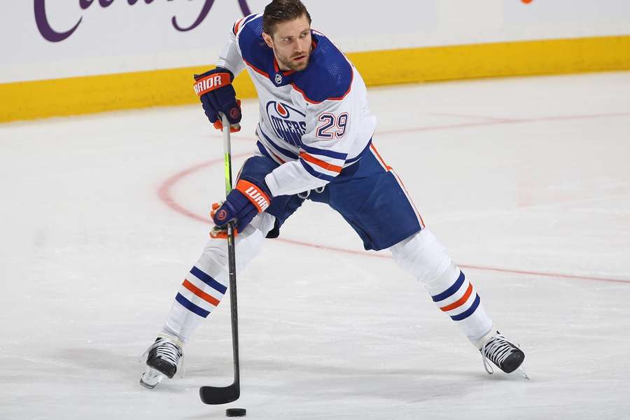 Leon Draisaitl und die Edmonton Oilers wollen in diesem Jahr endlich die NHL-Trophäe holen.