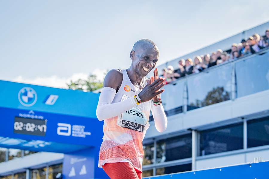 Kipchoge mantém-se na equipa reduzida do Quénia para a maratona dos Jogos Olímpicos de Paris