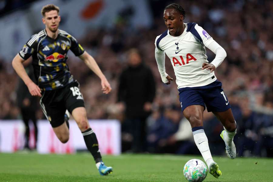 Mathys Tel z Tottenhamu v zápase s Leedsem. Mathys Tel z Tottenhamu v zápase s Leedsem.