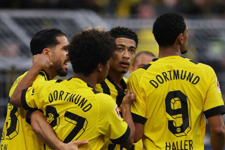 O Borussia Dortmund está atualmente no topo da Bundesliga com um ponto de vantagem
