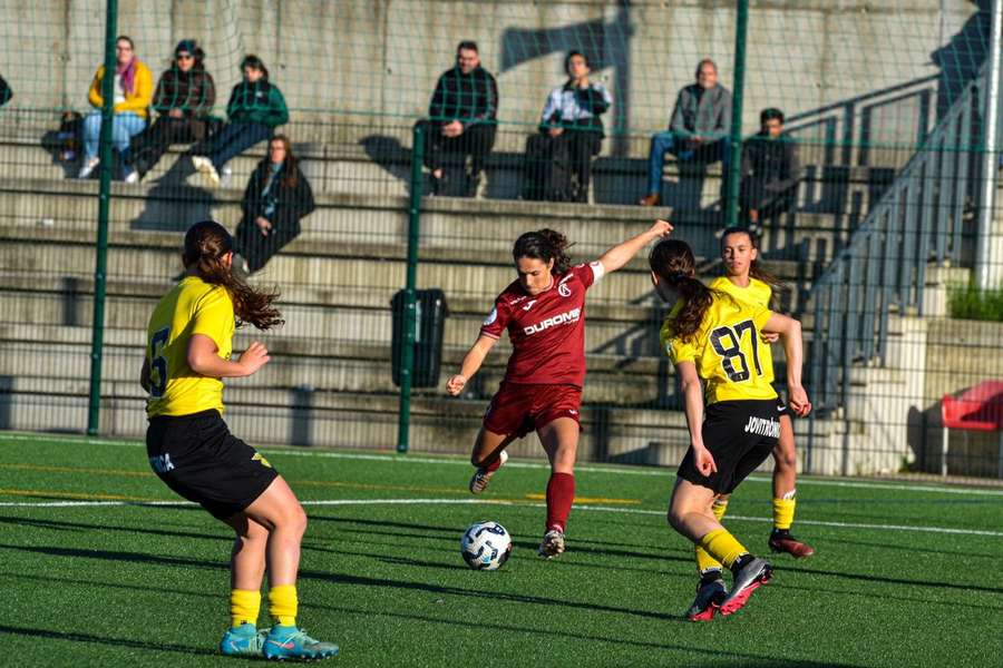 Laura Luís contribuiu com duas assistências para a primeira vitória