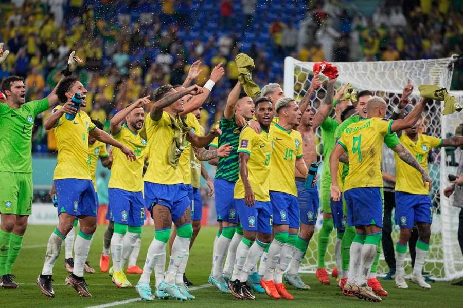 Brasil completa 14 Copas seguidas chegando à segunda fase