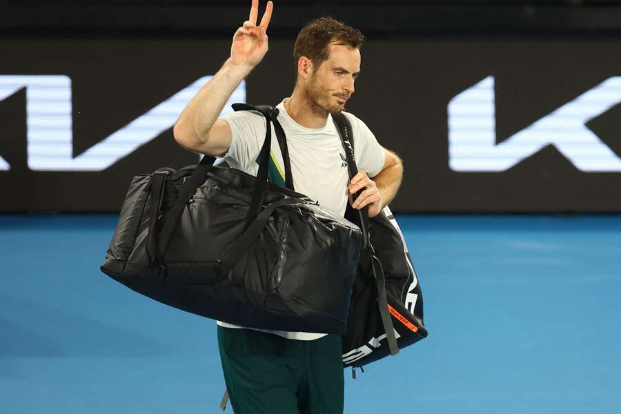 Wykończony Murray odpada po trzech rundach Australian Open