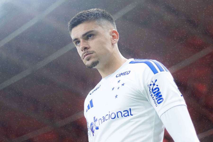 Gabriel Pec sofreu uma dura entrada e vai desfalcar o Cruzeiro Gabriel Pec sofreu uma dura entrada e vai desfalcar o Cruzeiro
