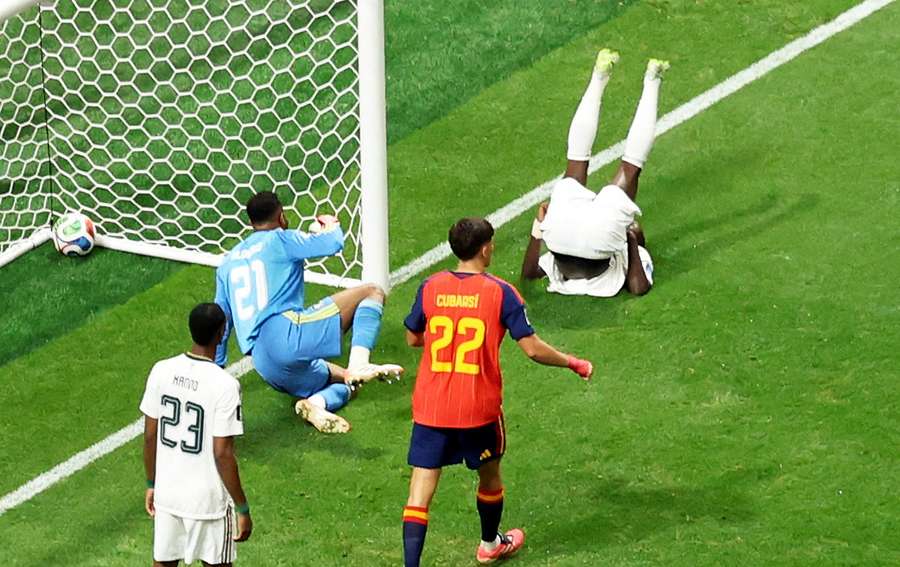 Saudi Arabia's Hassan Tambakti scores Spain's fourth Saudi Arabia's Hassan Tambakti scores Spain's fourth