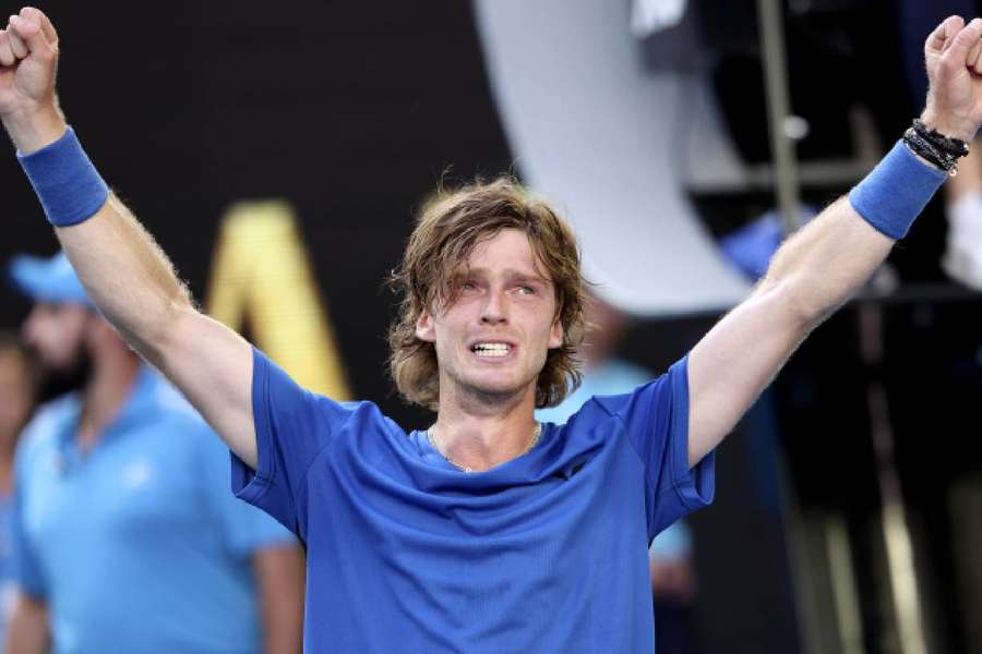 Rublev vence batalha inacreditável contra Rune e vai às quartas