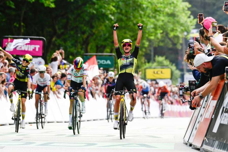 Vos pierwszą liderką Tour de France kobiet, Katarzyna Niewiadoma czwarta na 1. etapie