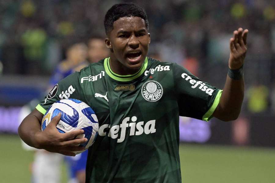 Endrick já está negociado com o Real Madrid e vem lutando para se firmar entre os 11 de Abel Ferreira