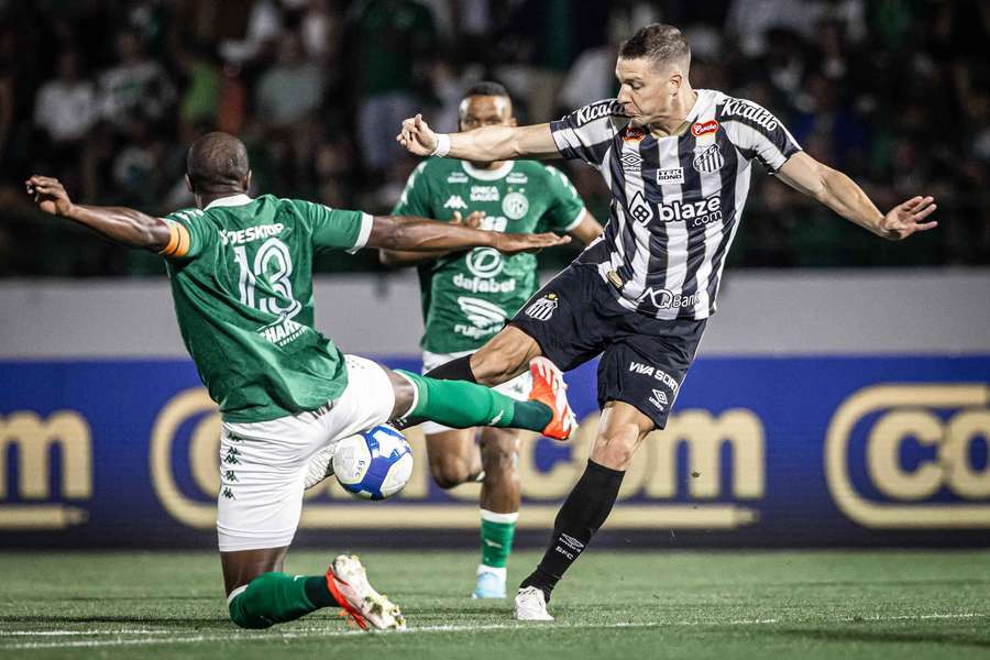 O Santos perdeu a chance de recuperar a ponta da Série B