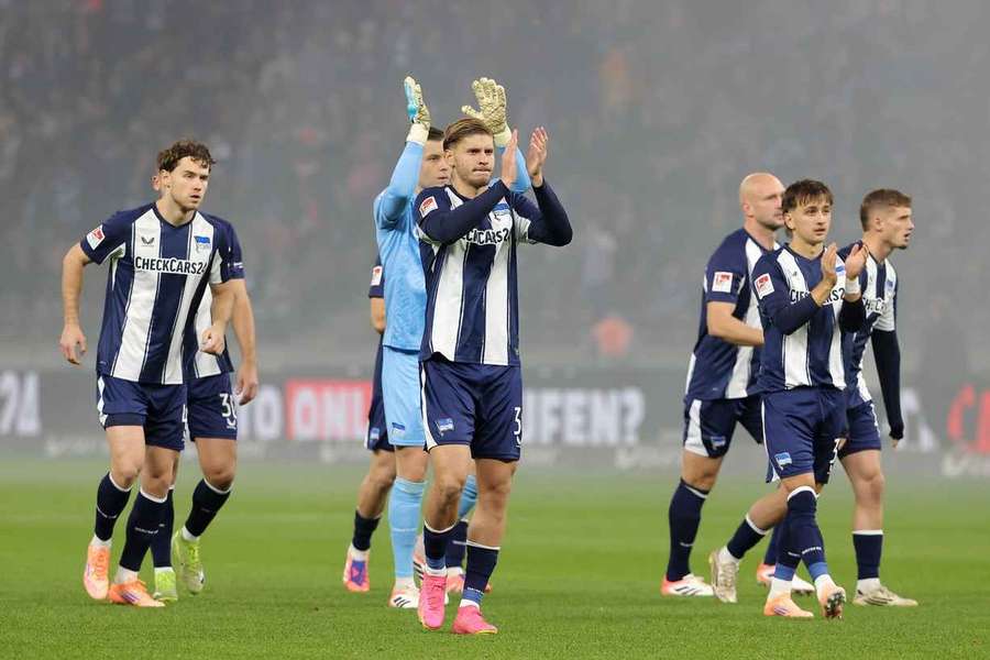 Hertha siegt spät. Hertha siegt spät.