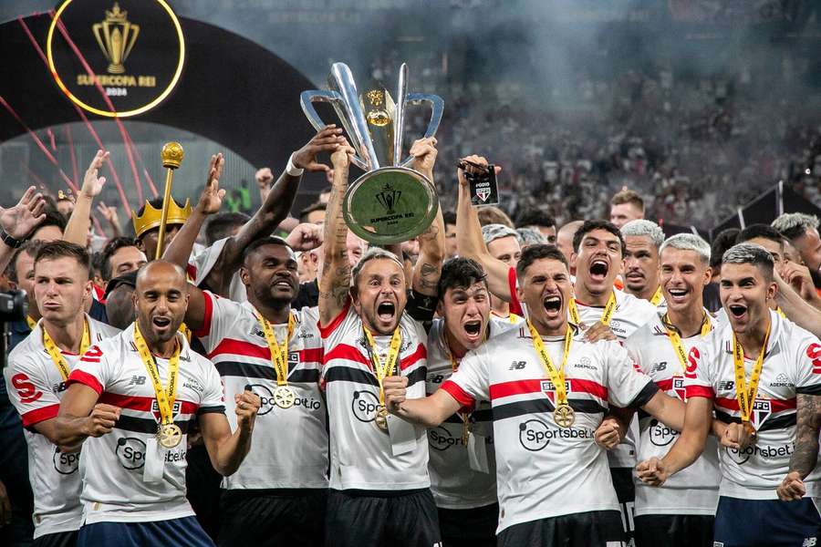 O São Paulo levou a melhor nos pênaltis e conquistou a Supercopa