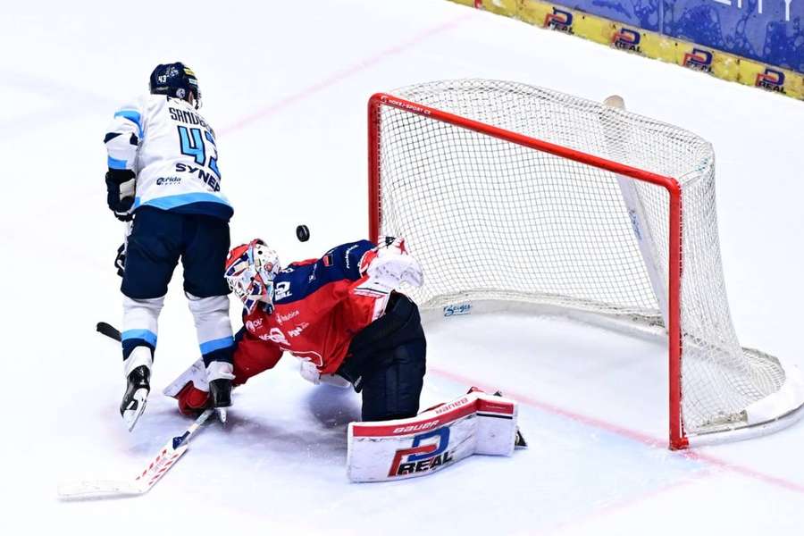 Sporný moment. Kontakt Filipa Sandberga (vlevo) s Romanem Willem.