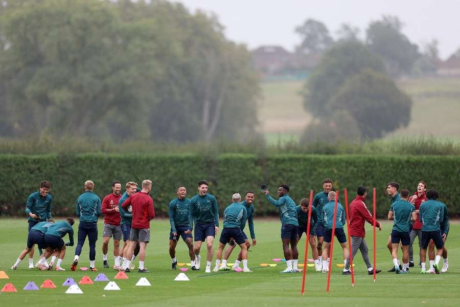 Les joueurs d'Arsenal à l'entraînement avant le match contre le PSV.