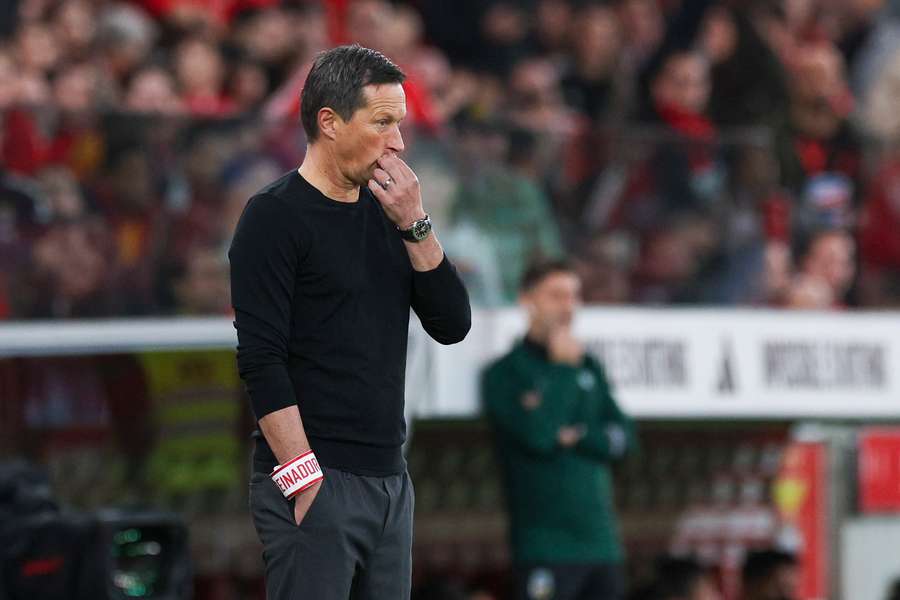 Ver: Roger Schmidt: Vamos fazer tudo para ganhar o jogo em Direto