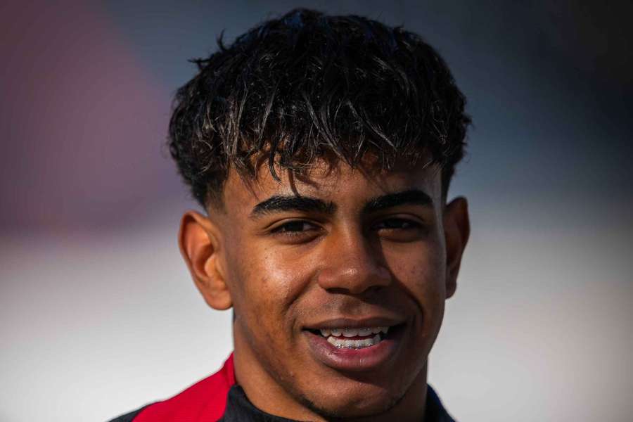 Lamine Yamal, cara nueva en el entrenamiento del Barça
