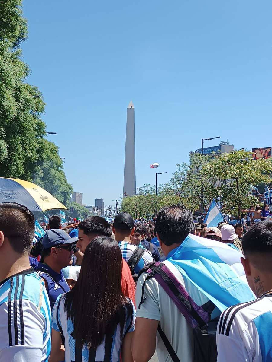 Fani argentinieni, în drum spre Obelisc