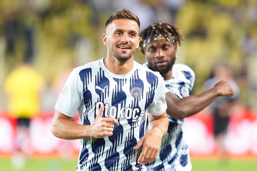 Dusan Tadic was trefzeker voor Fenerbahçe tegen Antalyaspor