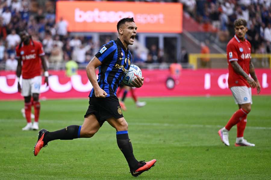 Lautaro zostrelil Neapol. Lautaro zostrelil Neapol.