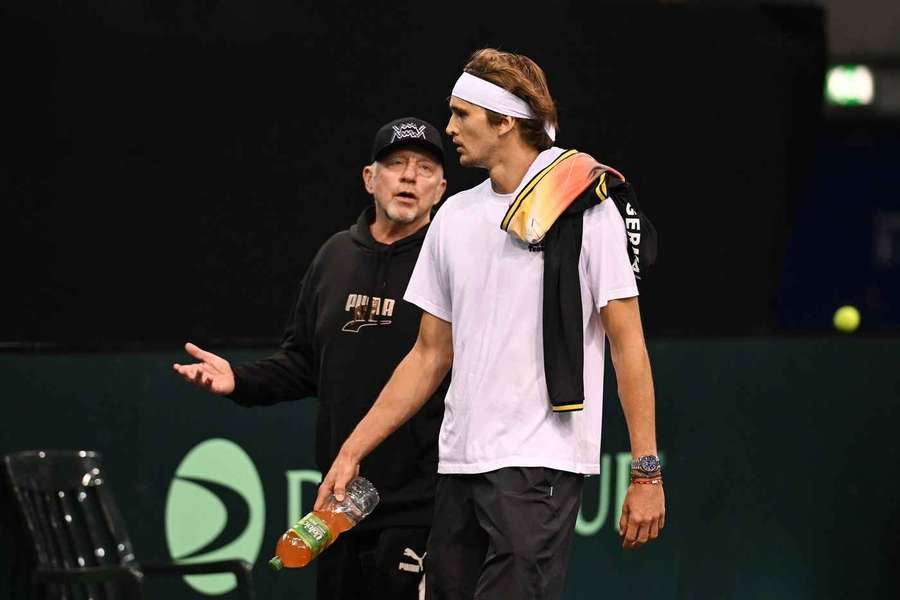 Zverev (r.) i Becker podczas Pucharu Davisa 2023