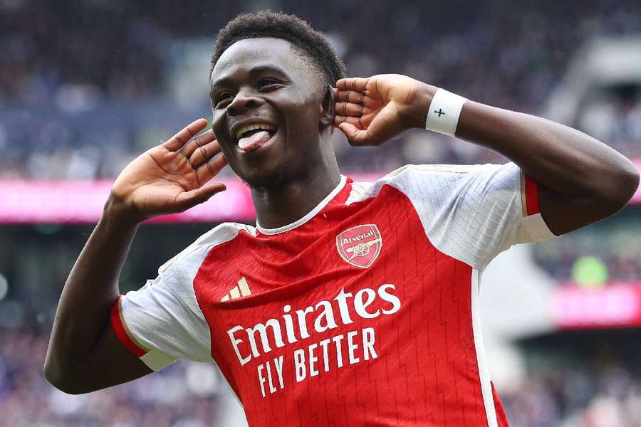 Saka tornou-se o primeiro jogador inglês a marcar 15 gols pelo Arsenal em uma Premier League desde Ian Wright