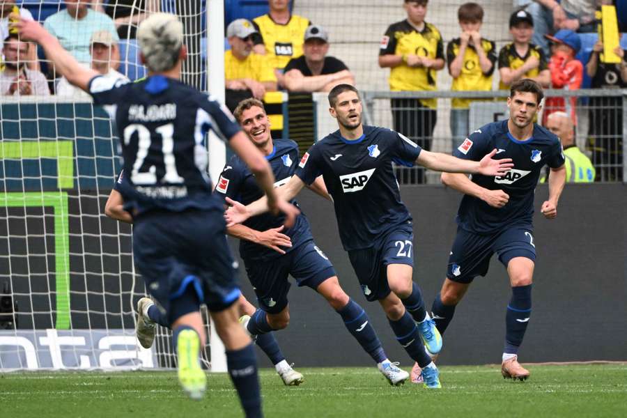 Andrej Kramarič rozhodl dvěma góly z penalt o výhře Hoffenheimu nad Dortmundem 2:1.