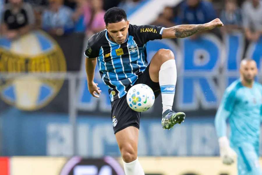 Viery também é alvo do Newcastle e o Grêmio pede 20 milhões de euros pelo central