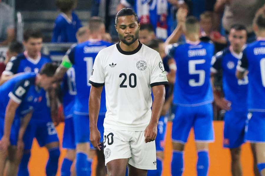 Serge Gnabry wird am Sonntag wohl nur auf der Bank sitzen